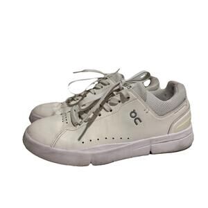 On Running The Roger Advantage All White W‎ 7.5
